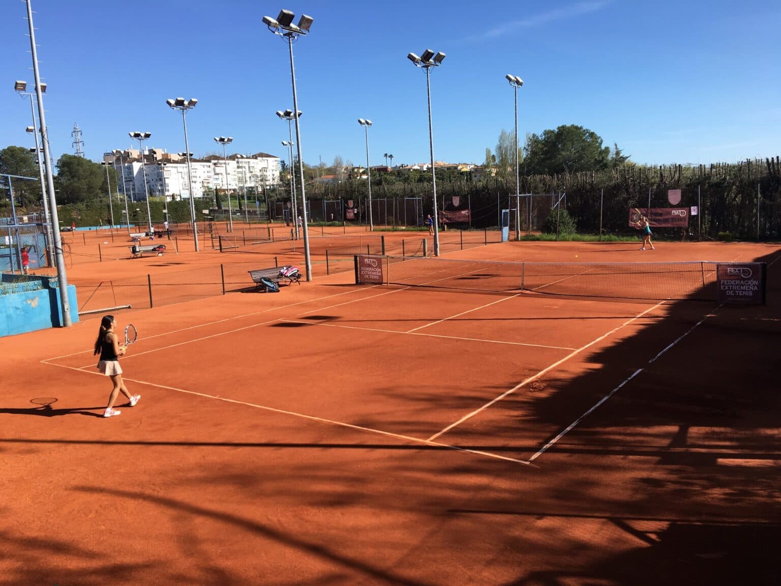 Pistas de tenis - tenis in Cáceres‎