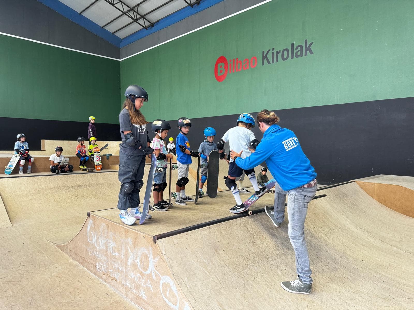GURETXOKO SKATESKOLA ESCUELA DE SKATE - skateboard in Bilbao