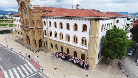 Colegio Concertado Pam. Liceo Monjardín - natacion in Pamplona