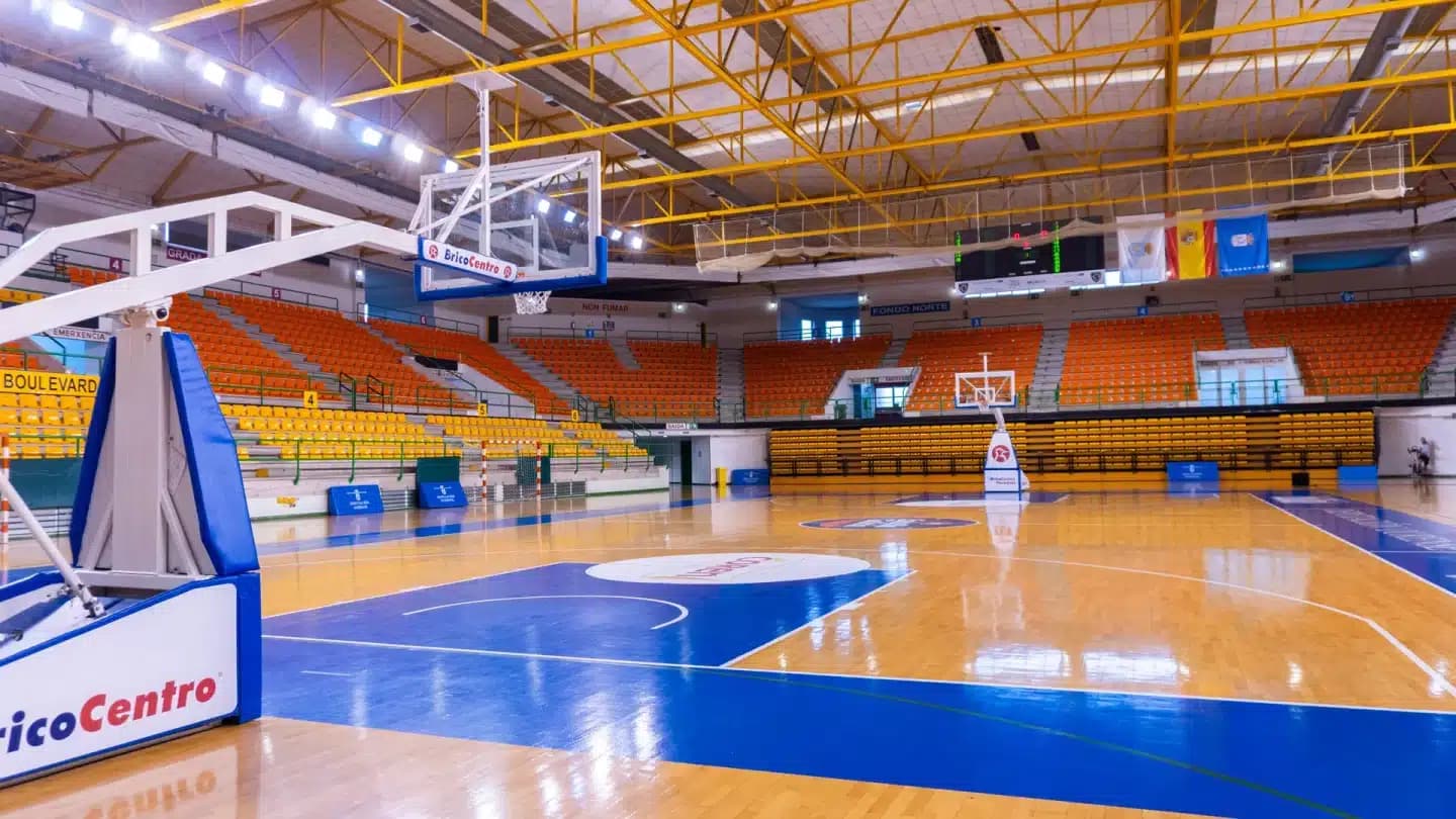 Pazo dos Deportes Paco Paz - fútbol in Ourense