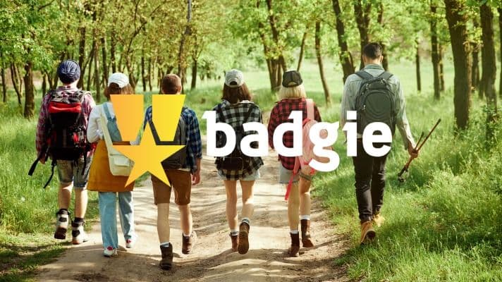 Potencia la experiencia de los campamentos de verano de niños en 2023 con Badgie: Insignias digitales para un aprendizaje divertido y seguro