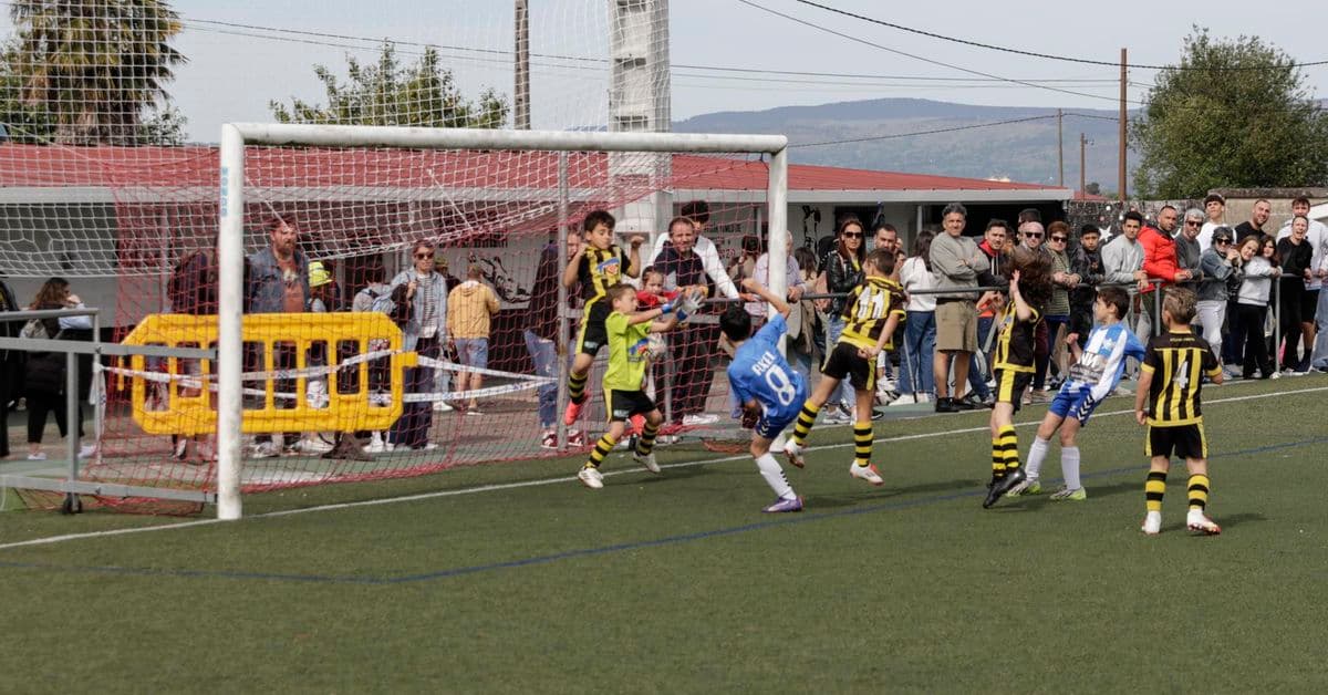 Campo De Fútbol José Antonio Fernández Carrera (A Moreira 2) " - fútbol